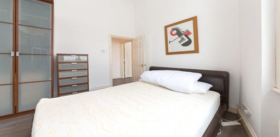 			Private Roof Terrace, 1 Bedroom, 1 bath, 1 reception Flat			 Canterbury Road, QUEENS PARK